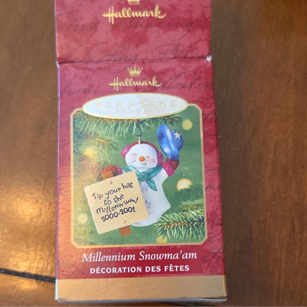 Hallmark Keepsake Snowman Christmas Hanging Ornament Small 2001 MPN 2000-2001